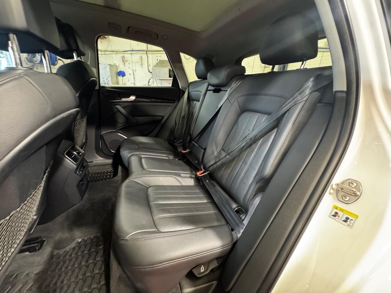 Audi Q5 Vehicle Full-screen Gallery Image 13