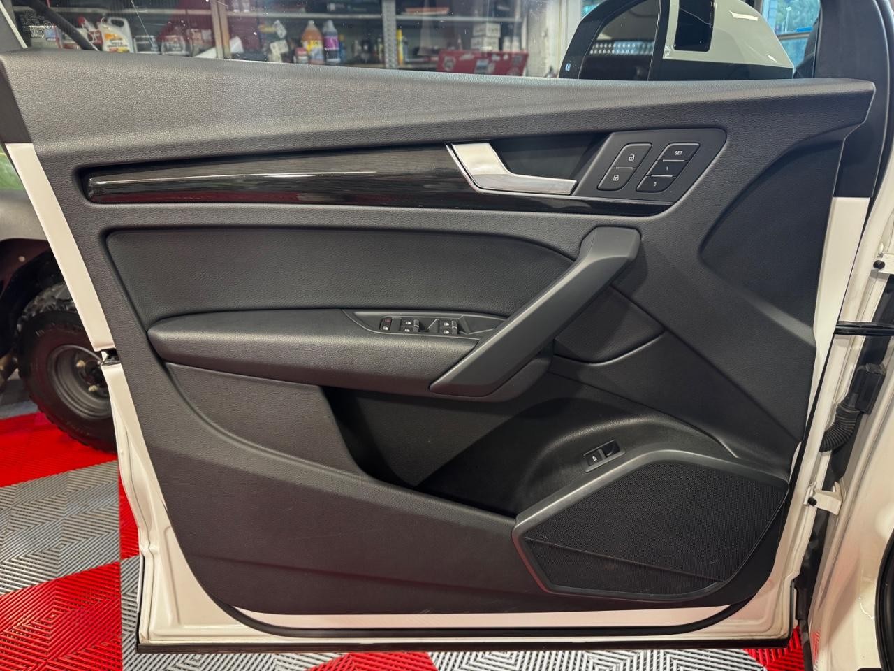 Audi Q5 Vehicle Full-screen Gallery Image 14