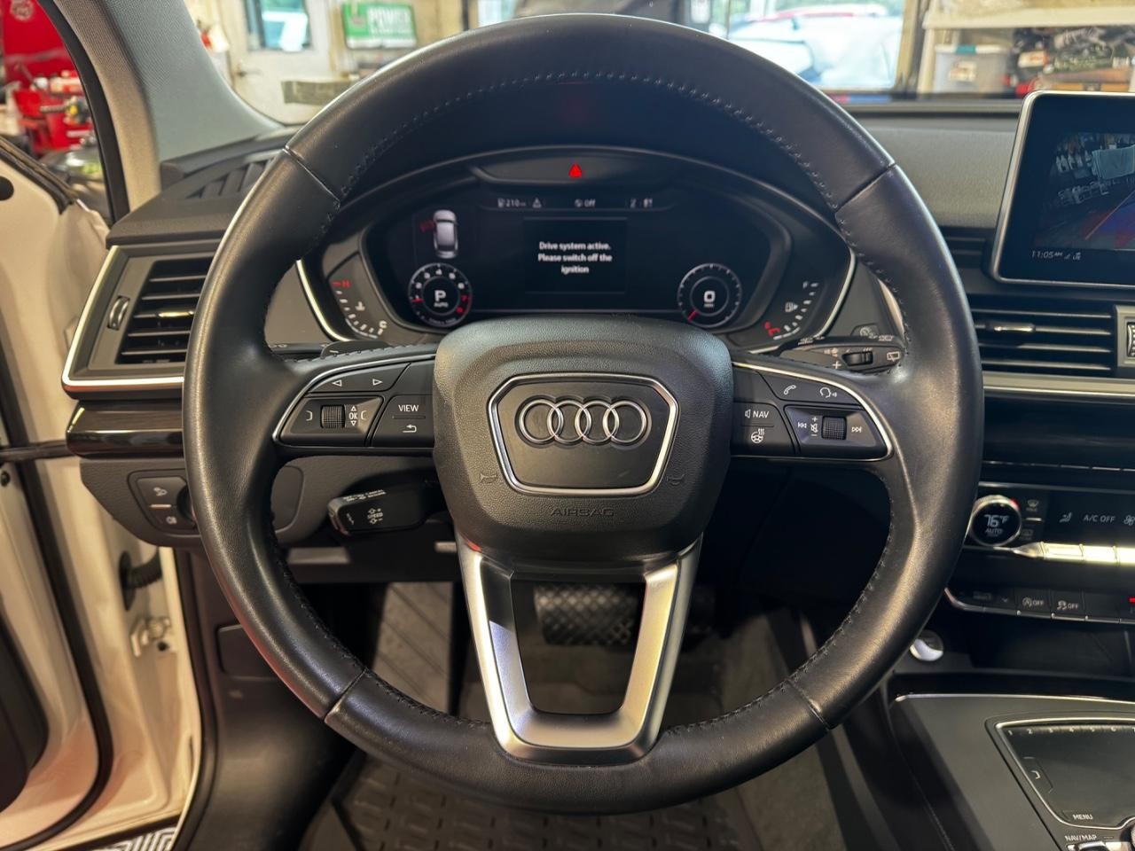 Audi Q5 Vehicle Full-screen Gallery Image 17