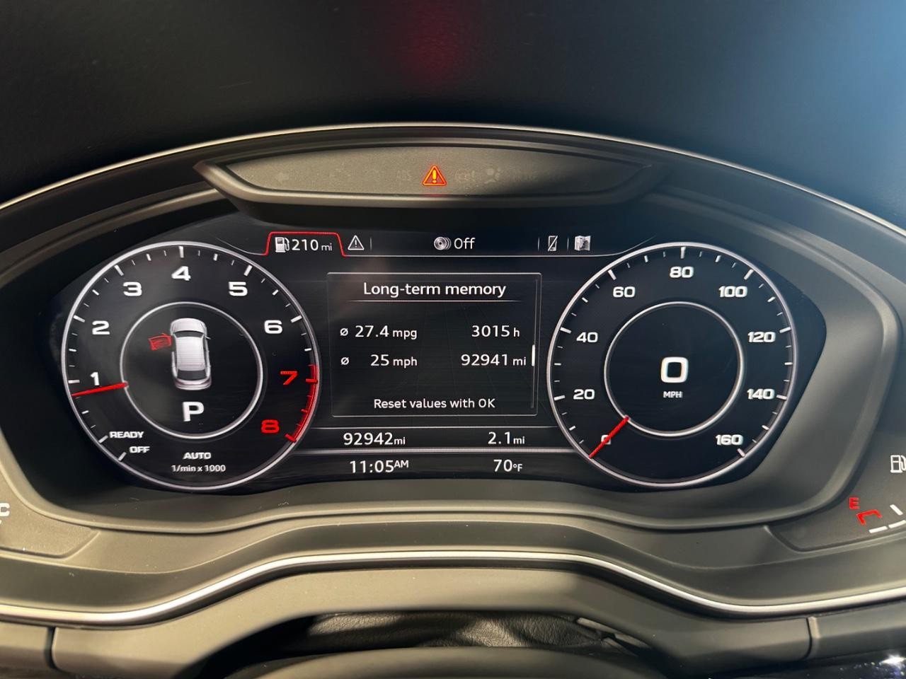 Audi Q5 Vehicle Full-screen Gallery Image 18