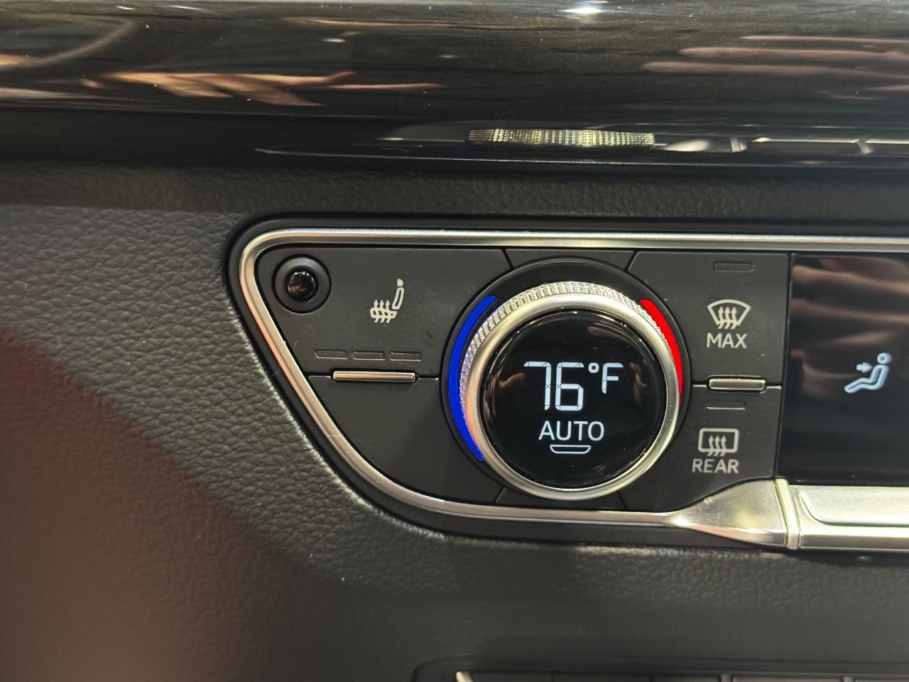 Audi Q5 Vehicle Full-screen Gallery Image 21
