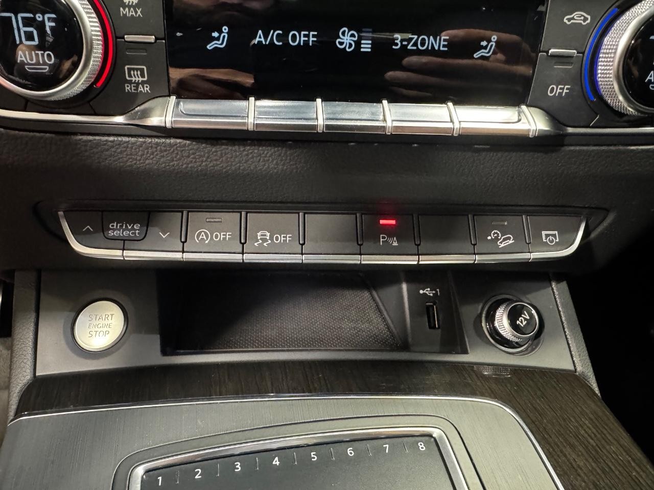 Audi Q5 Vehicle Full-screen Gallery Image 22