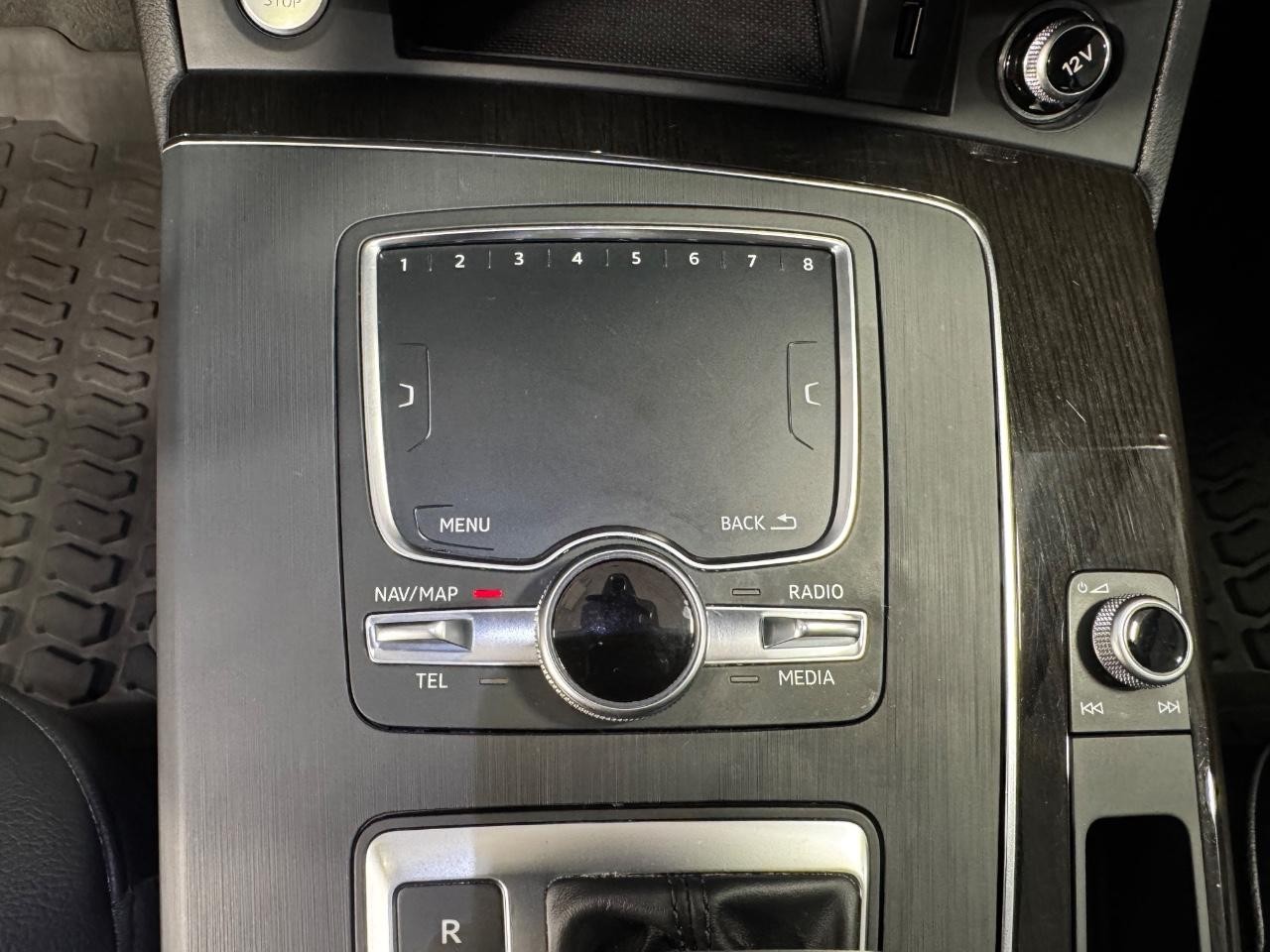 Audi Q5 Vehicle Full-screen Gallery Image 23