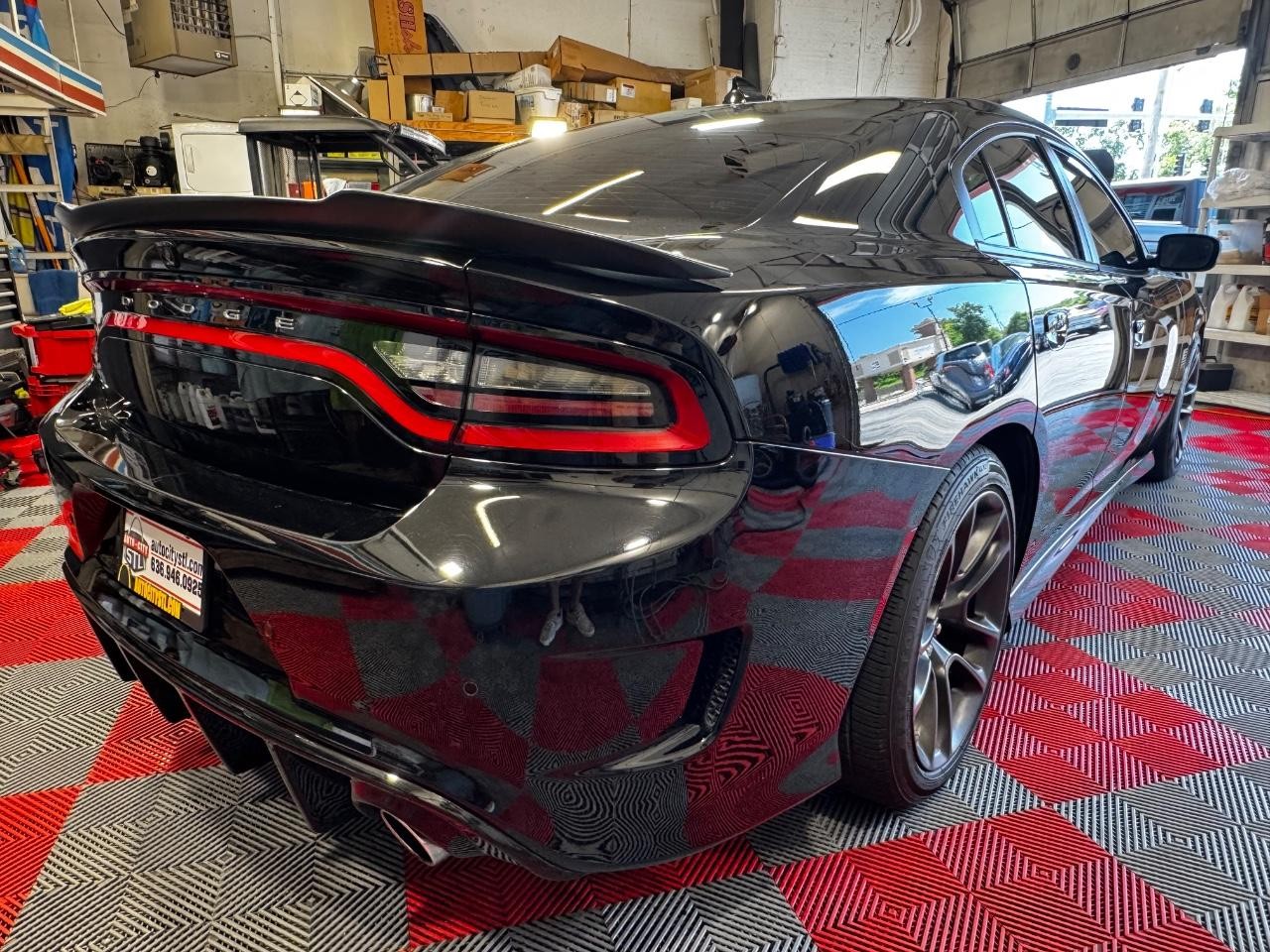 Dodge Charger Vehicle Full-screen Gallery Image 07