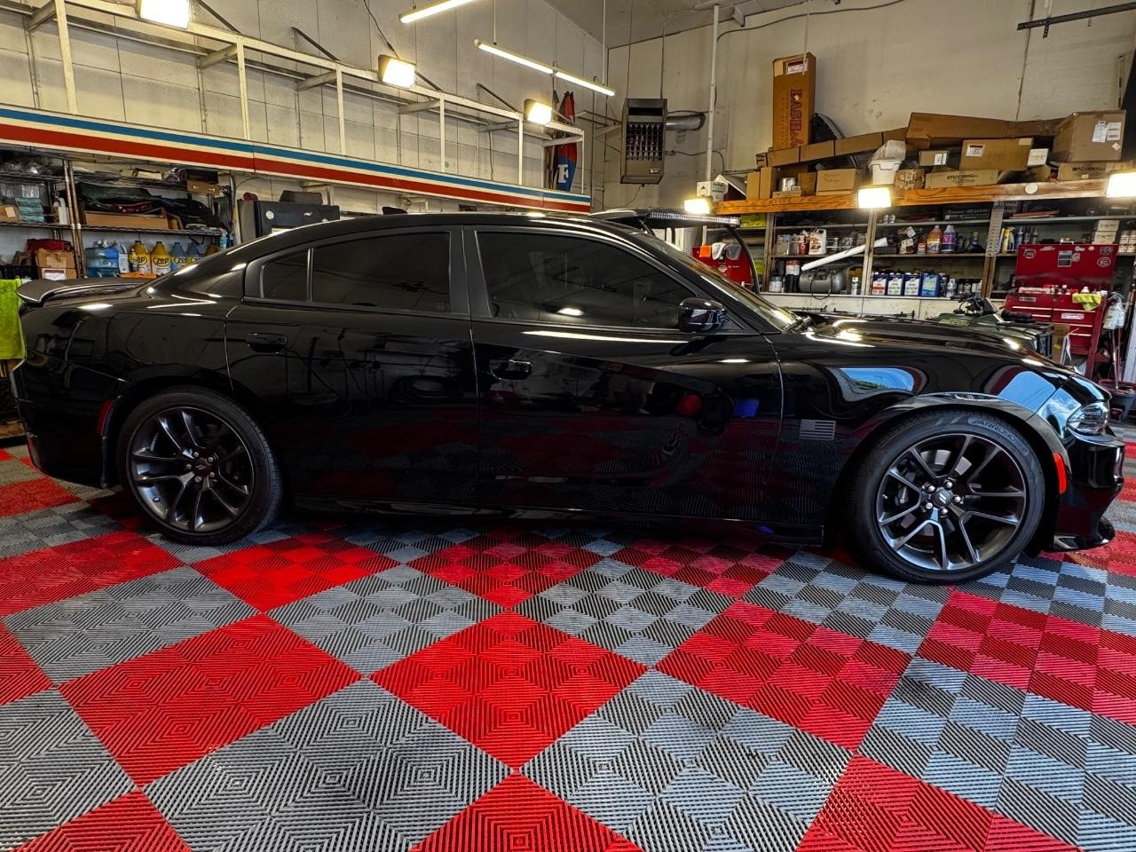 Dodge Charger Vehicle Full-screen Gallery Image 08