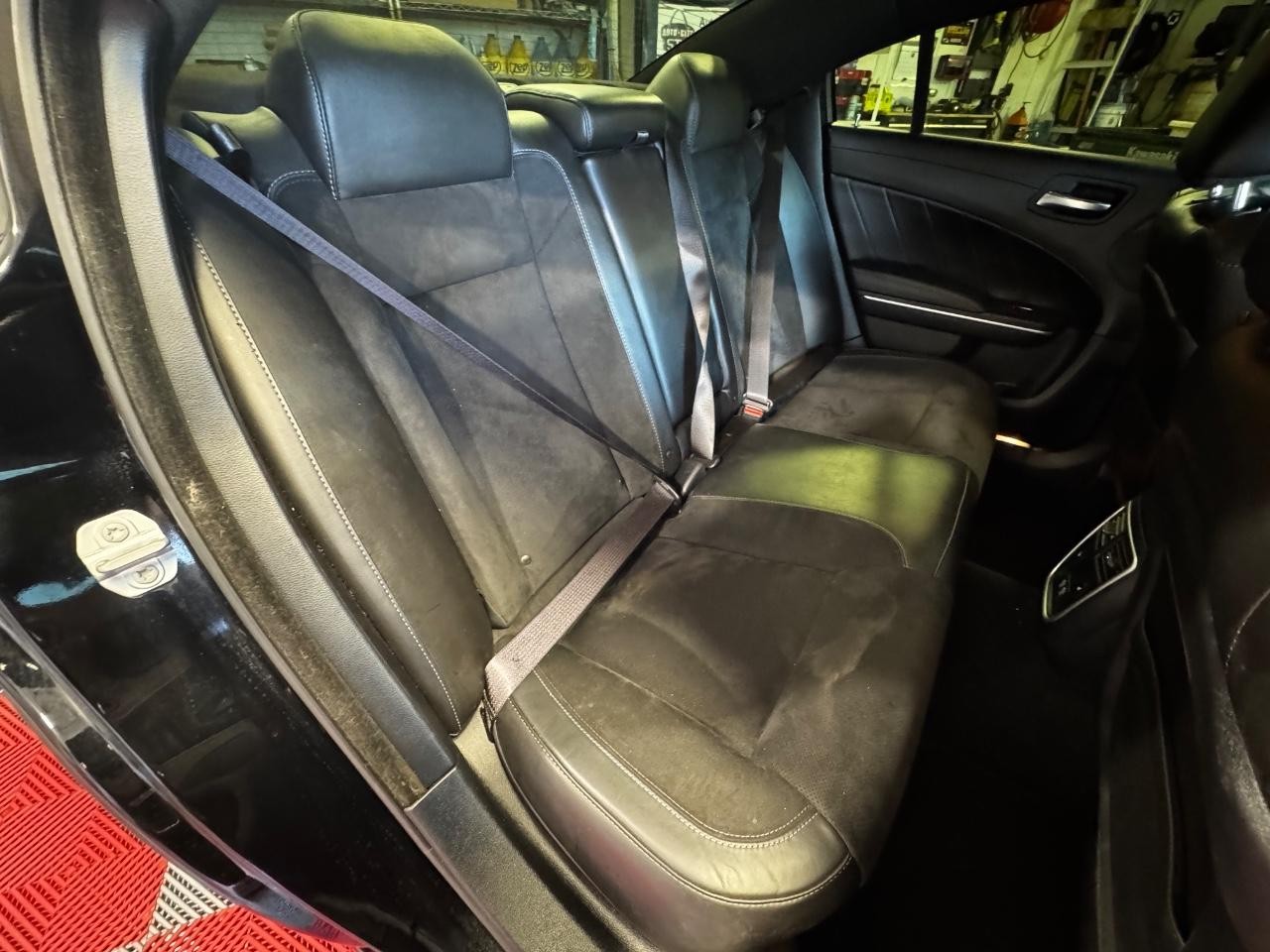 Dodge Charger Vehicle Full-screen Gallery Image 11