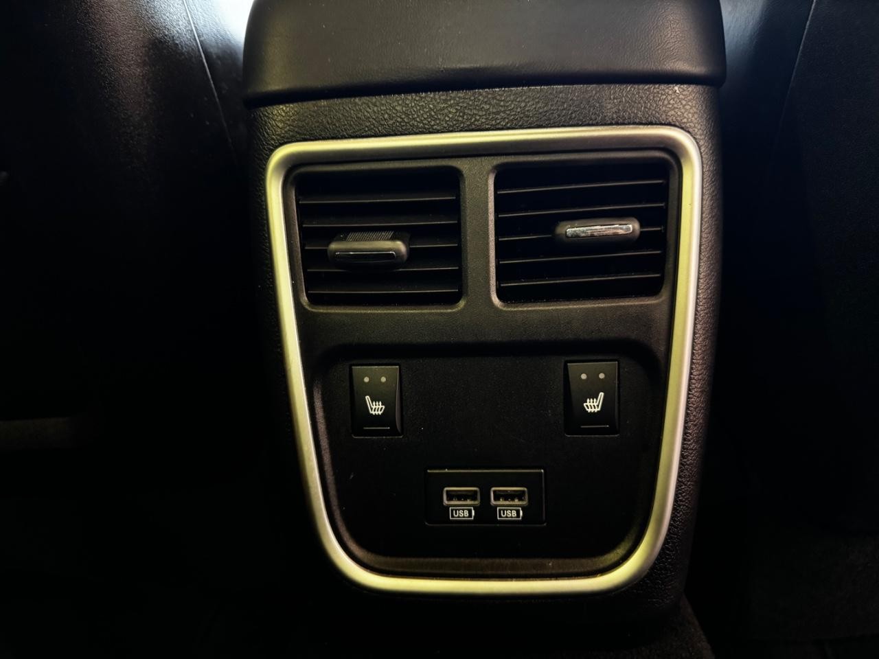 Dodge Charger Vehicle Full-screen Gallery Image 12