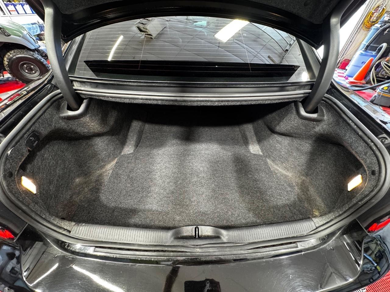 Dodge Charger Vehicle Full-screen Gallery Image 13