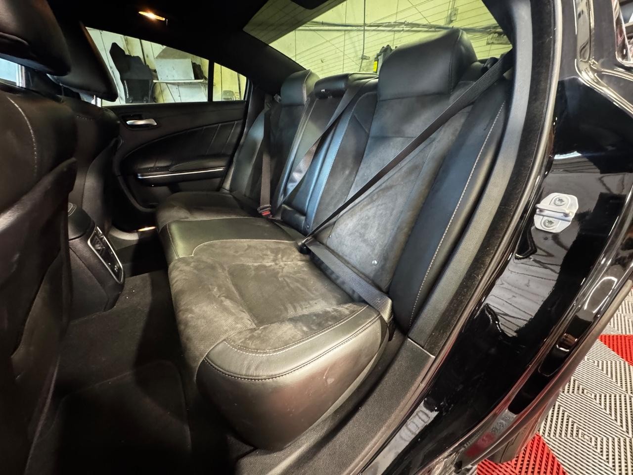 Dodge Charger Vehicle Full-screen Gallery Image 14