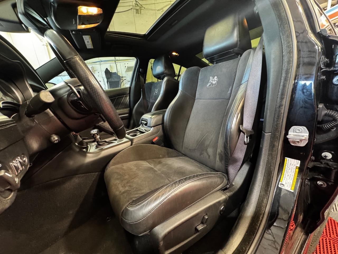 Dodge Charger Vehicle Full-screen Gallery Image 16
