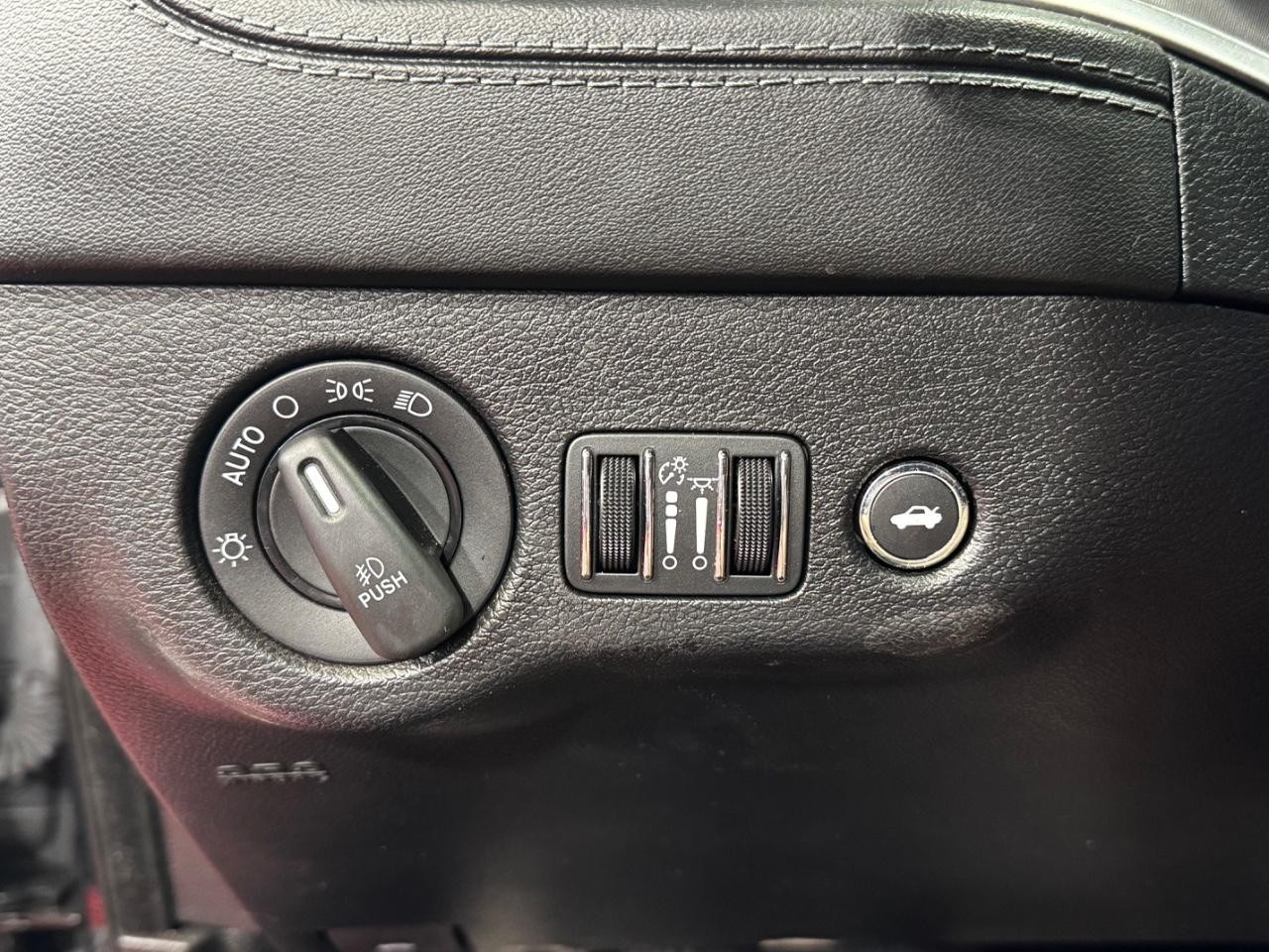 Dodge Charger Vehicle Full-screen Gallery Image 17