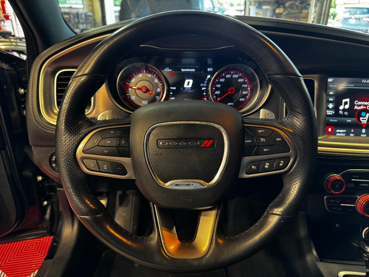Dodge Charger Vehicle Full-screen Gallery Image 18