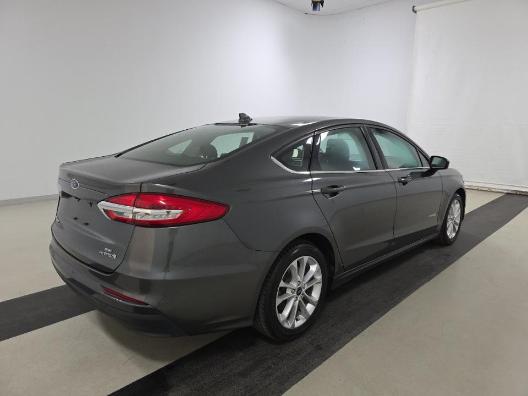 Ford Fusion Hybrid Vehicle Full-screen Gallery Image 04