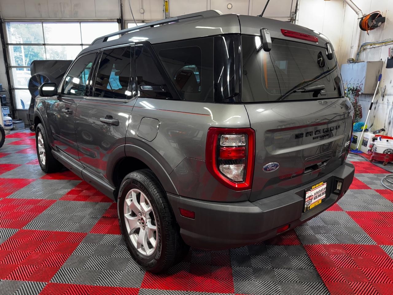 Ford Bronco Sport Vehicle Full-screen Gallery Image 05