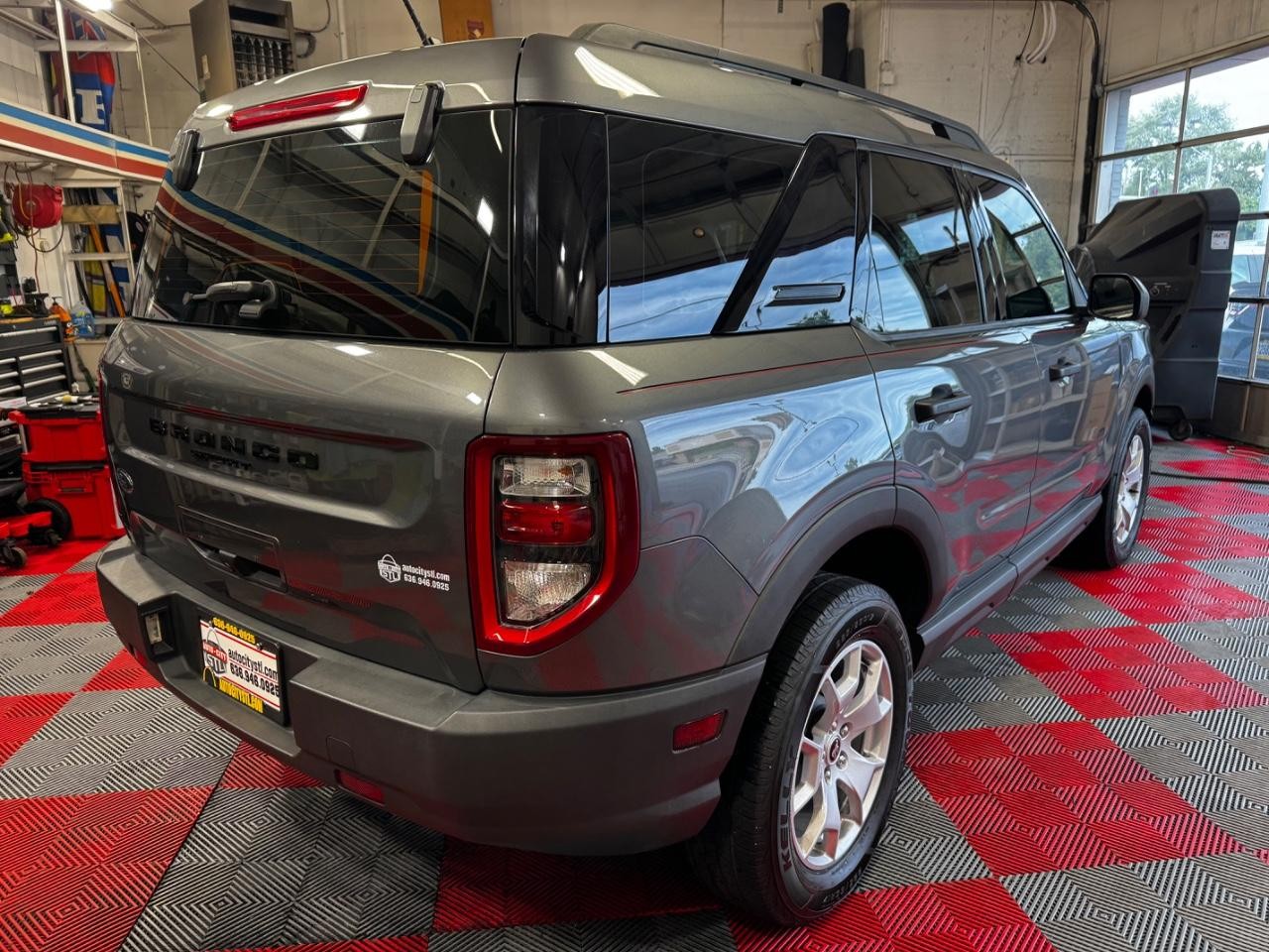 Ford Bronco Sport Vehicle Full-screen Gallery Image 07