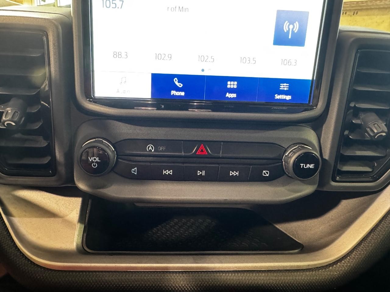 Ford Bronco Sport Vehicle Full-screen Gallery Image 20