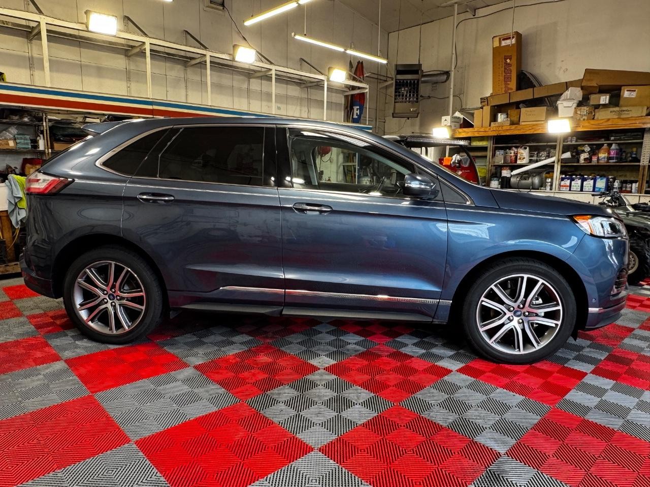 Ford Edge Vehicle Full-screen Gallery Image 08