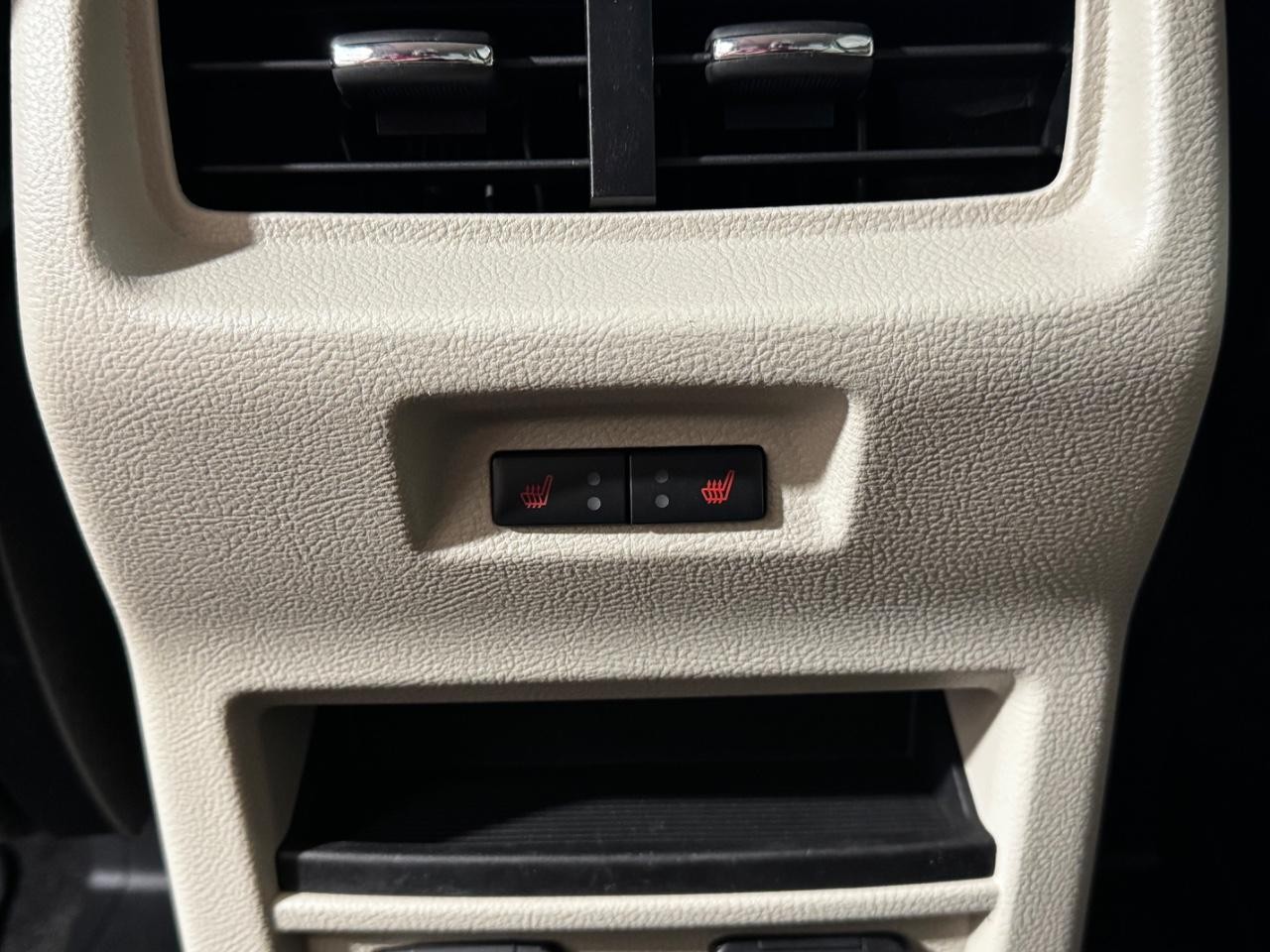 Ford Edge Vehicle Full-screen Gallery Image 15