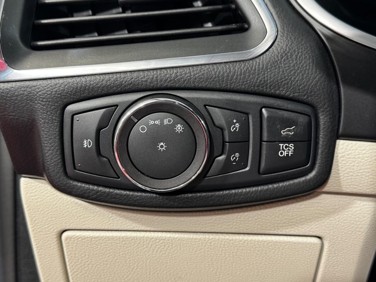 Ford Edge Vehicle Full-screen Gallery Image 20