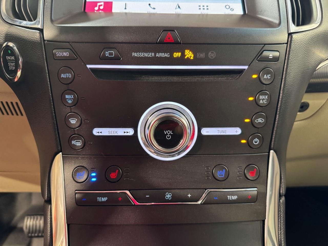 Ford Edge Vehicle Full-screen Gallery Image 24