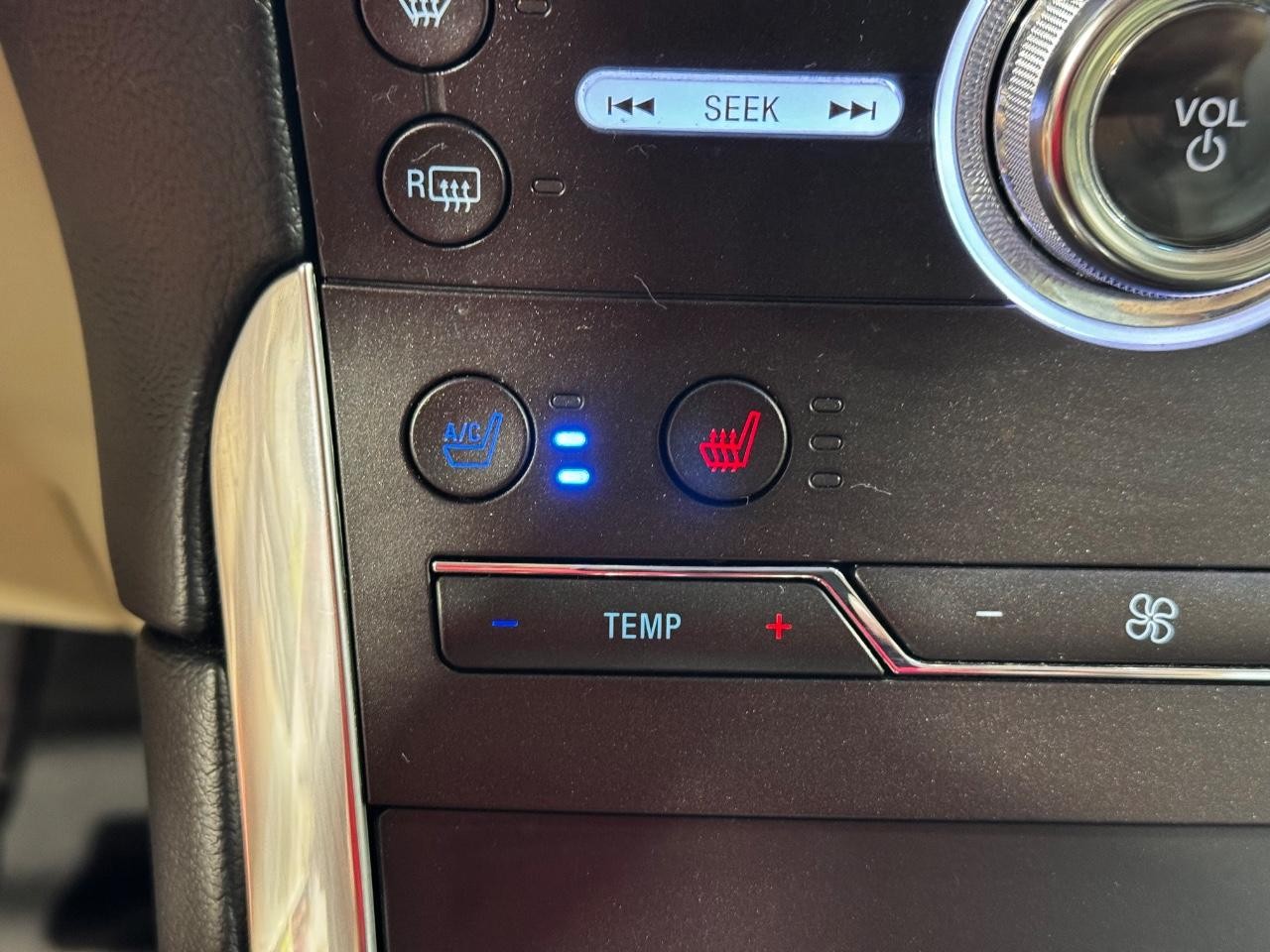 Ford Edge Vehicle Full-screen Gallery Image 25