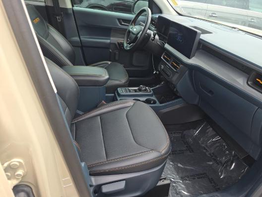 Ford Maverick Vehicle Full-screen Gallery Image 09