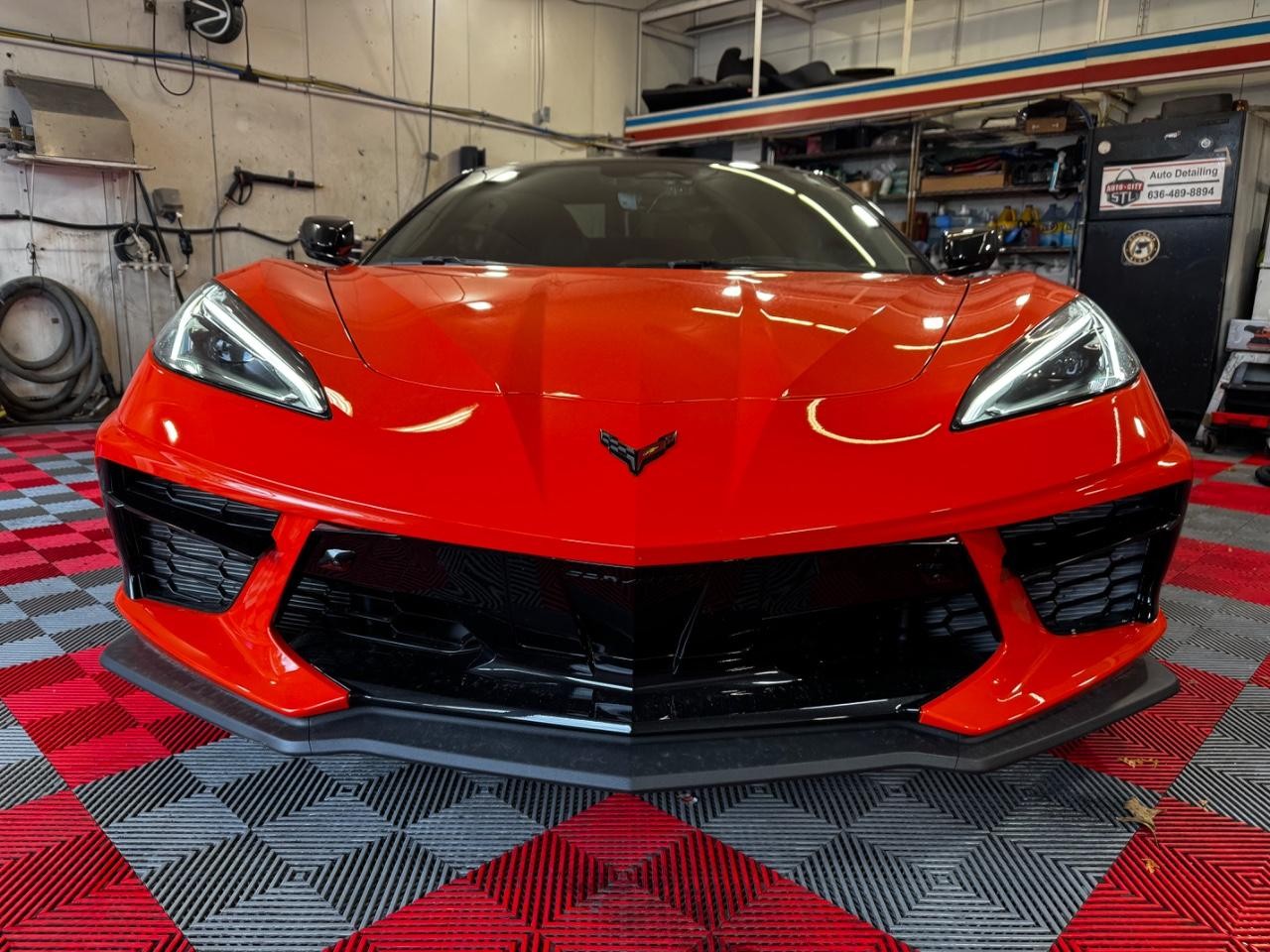 Chevrolet Corvette Vehicle Full-screen Gallery Image 02