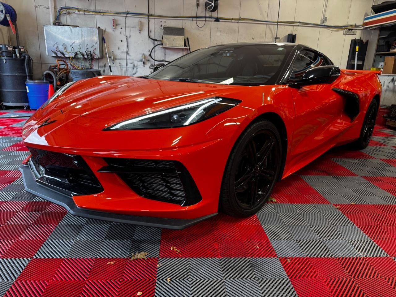 Chevrolet Corvette Vehicle Full-screen Gallery Image 03