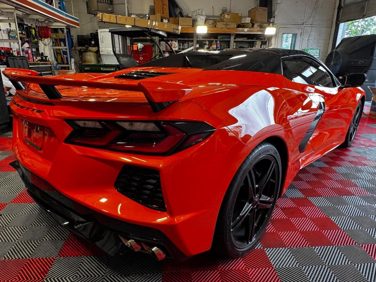 Chevrolet Corvette Vehicle Full-screen Gallery Image 07