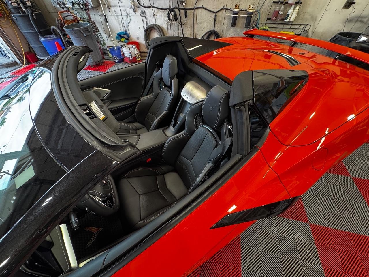 Chevrolet Corvette Vehicle Full-screen Gallery Image 09