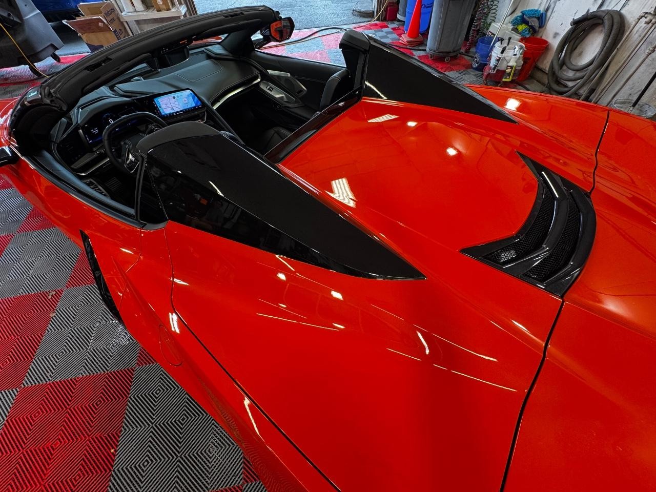 Chevrolet Corvette Vehicle Full-screen Gallery Image 12