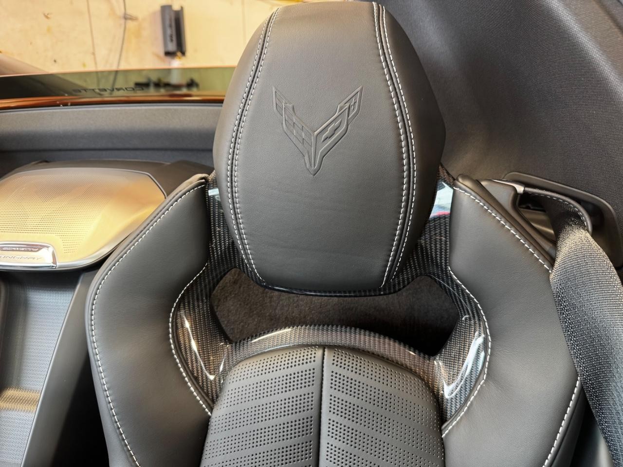 Chevrolet Corvette Vehicle Full-screen Gallery Image 14
