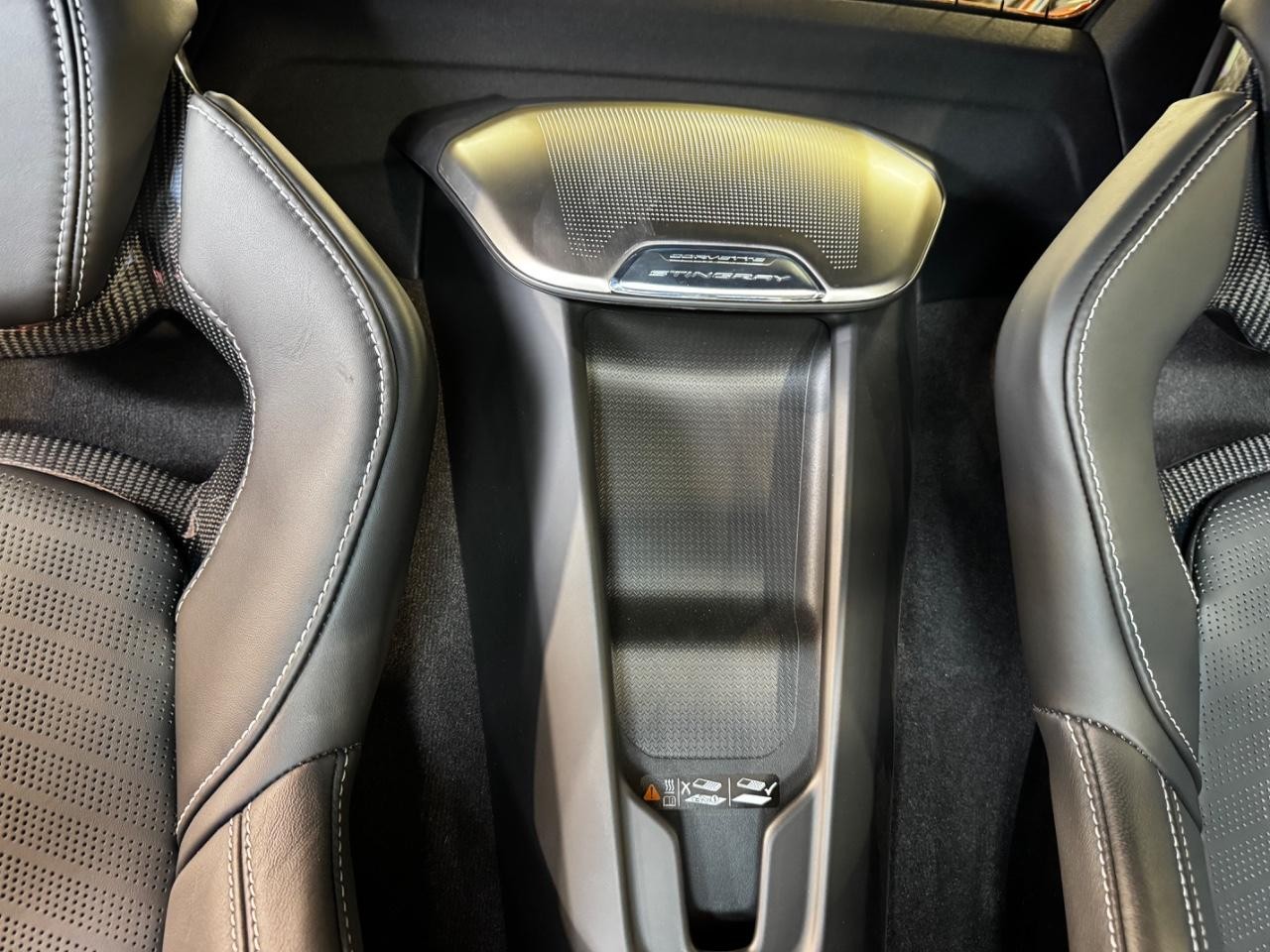 Chevrolet Corvette Vehicle Full-screen Gallery Image 17