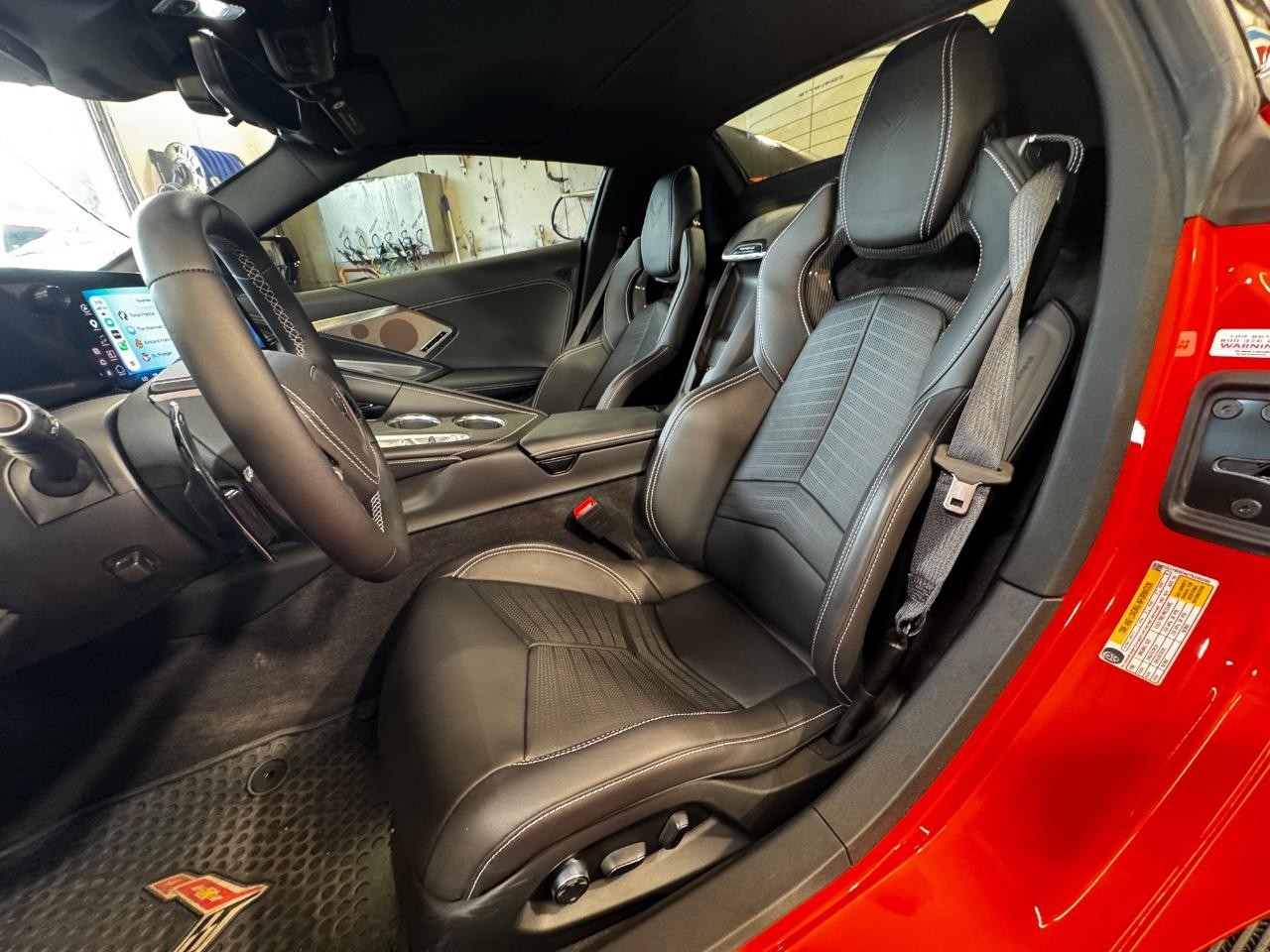 Chevrolet Corvette Vehicle Full-screen Gallery Image 24