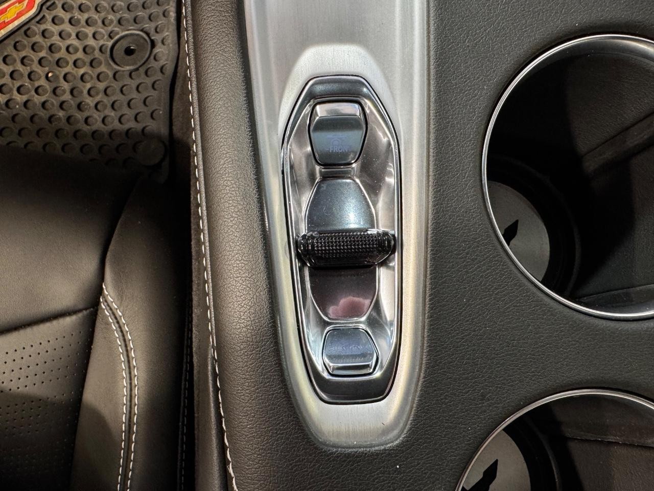 Chevrolet Corvette Vehicle Full-screen Gallery Image 33