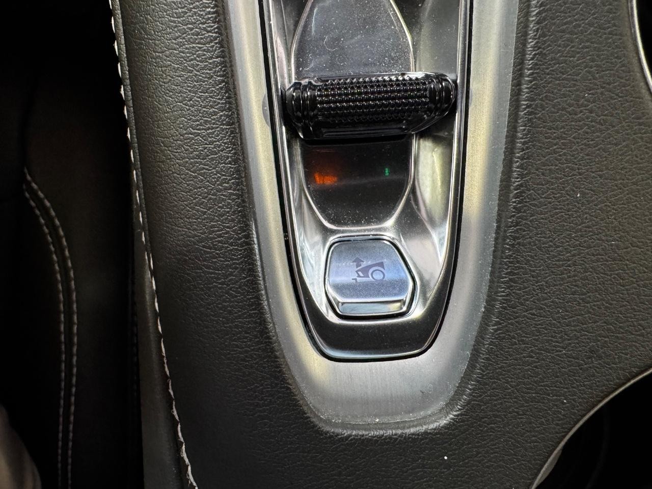 Chevrolet Corvette Vehicle Full-screen Gallery Image 38