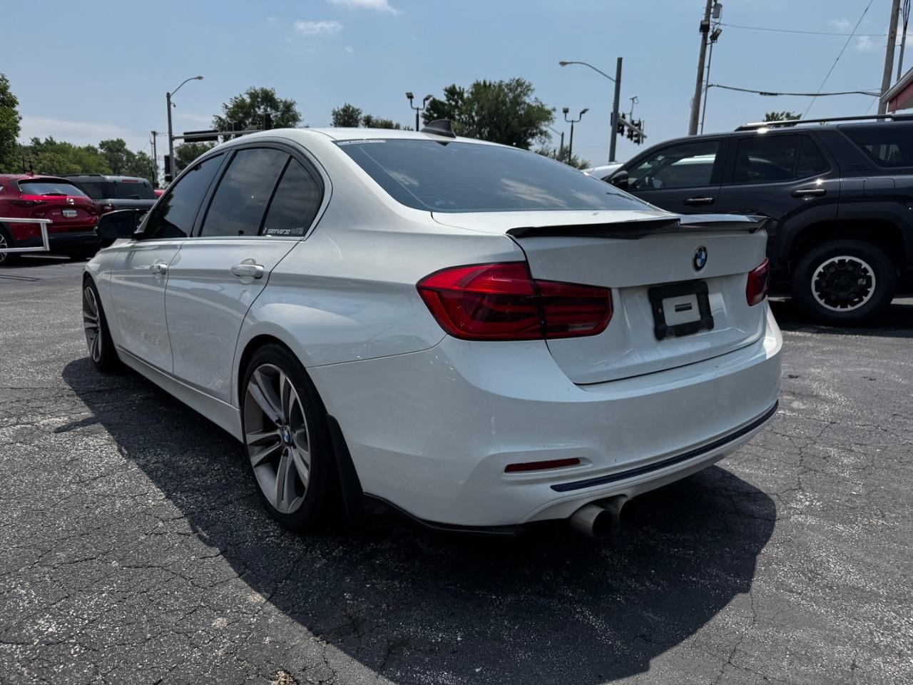 BMW 3 Series Vehicle Full-screen Gallery Image 03