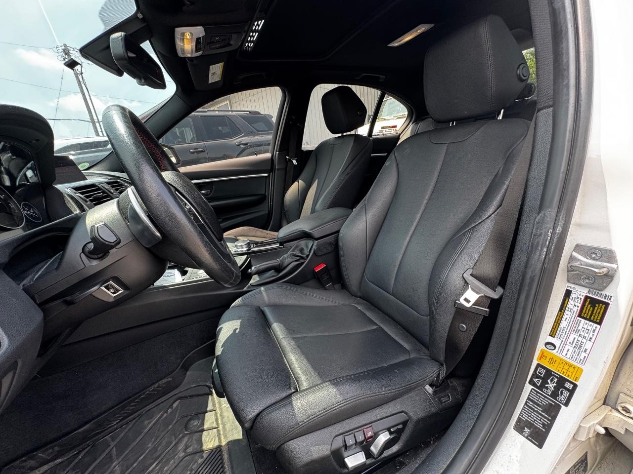 BMW 3 Series Vehicle Full-screen Gallery Image 09