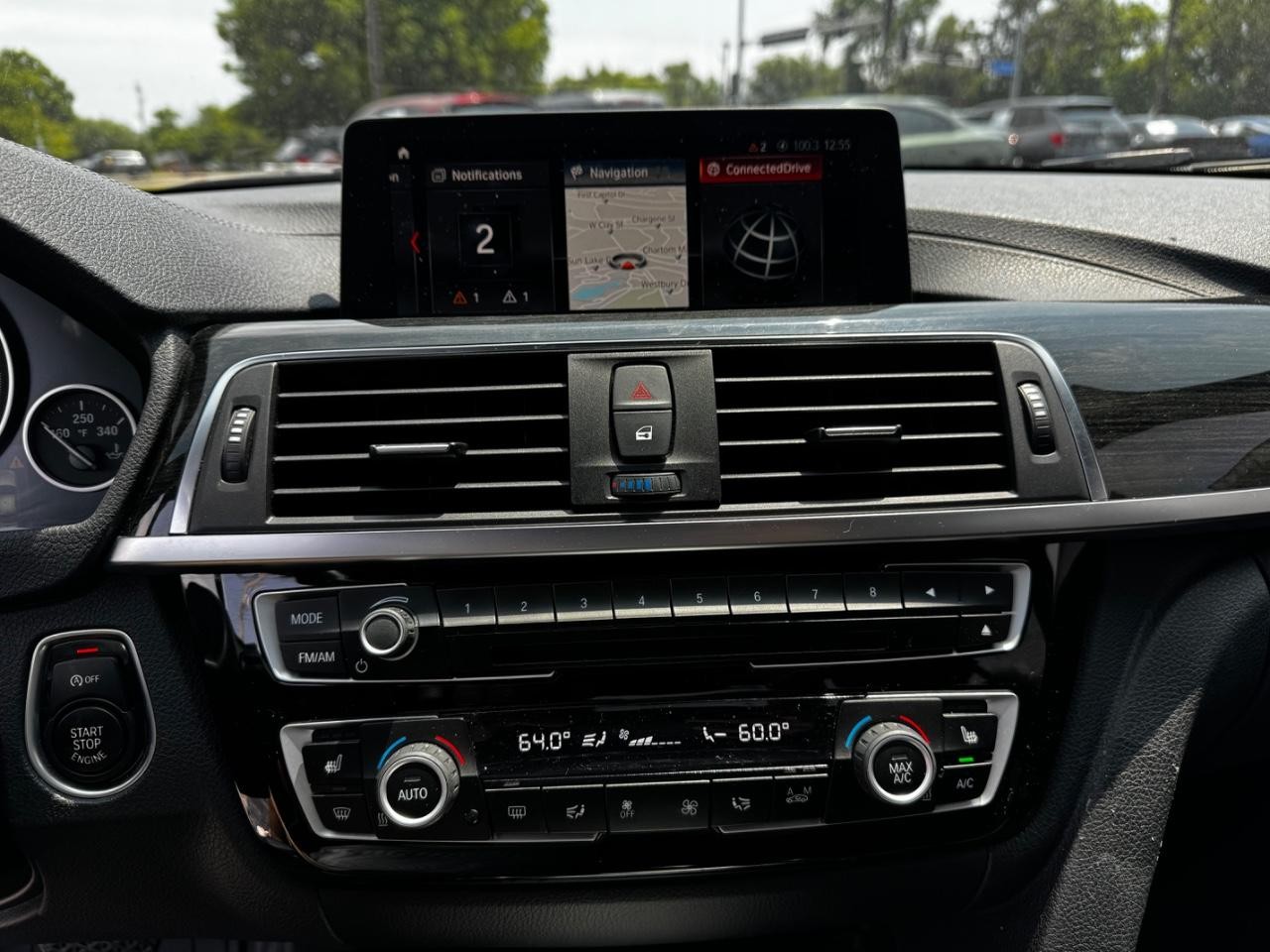 BMW 3 Series Vehicle Full-screen Gallery Image 12