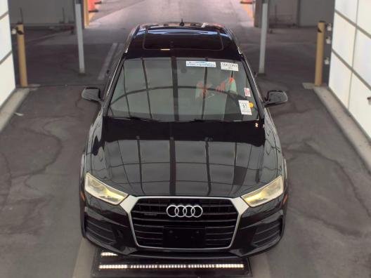 Audi Q3 Vehicle Full-screen Gallery Image 03