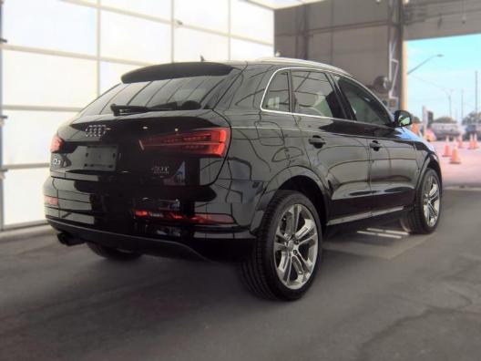 Audi Q3 Vehicle Full-screen Gallery Image 04