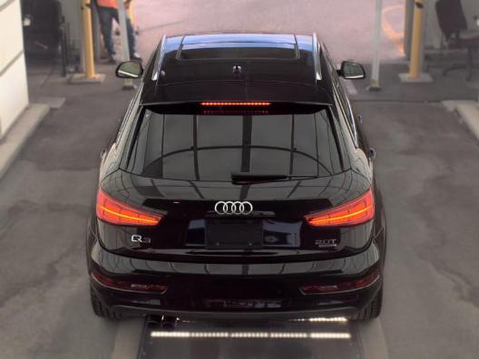 Audi Q3 Vehicle Full-screen Gallery Image 05