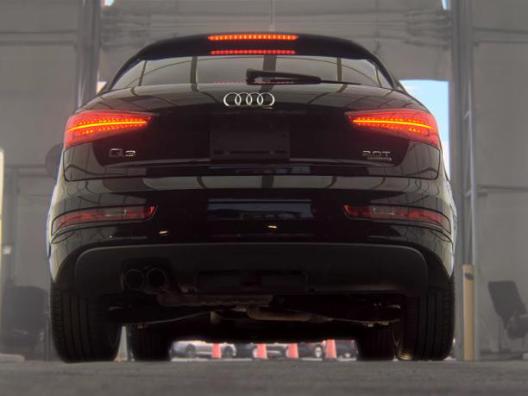 Audi Q3 Vehicle Full-screen Gallery Image 06