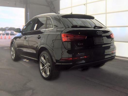 Audi Q3 Vehicle Full-screen Gallery Image 07