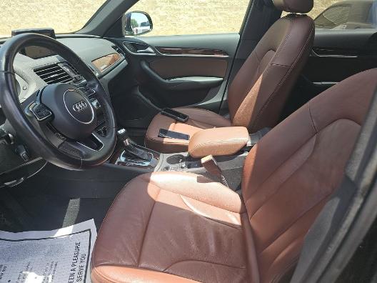 Audi Q3 Vehicle Full-screen Gallery Image 08