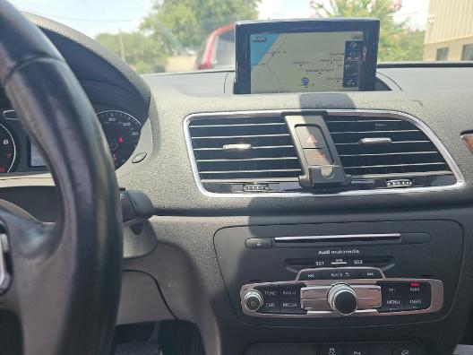 Audi Q3 Vehicle Full-screen Gallery Image 10
