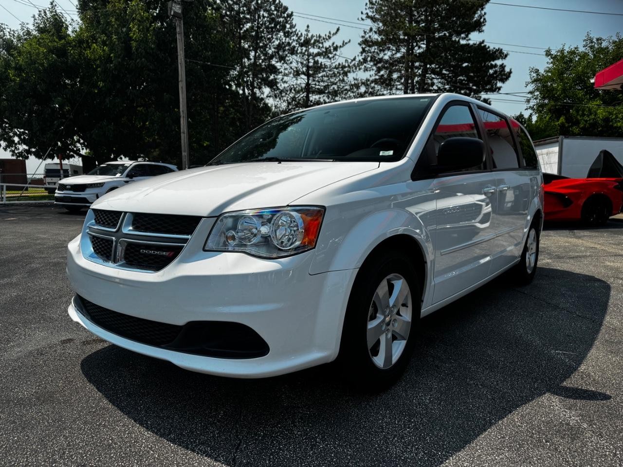 Dodge Grand Caravan Vehicle Full-screen Gallery Image 03