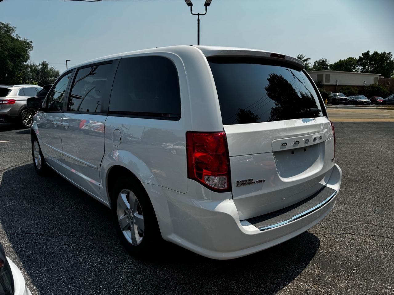 Dodge Grand Caravan Vehicle Full-screen Gallery Image 05