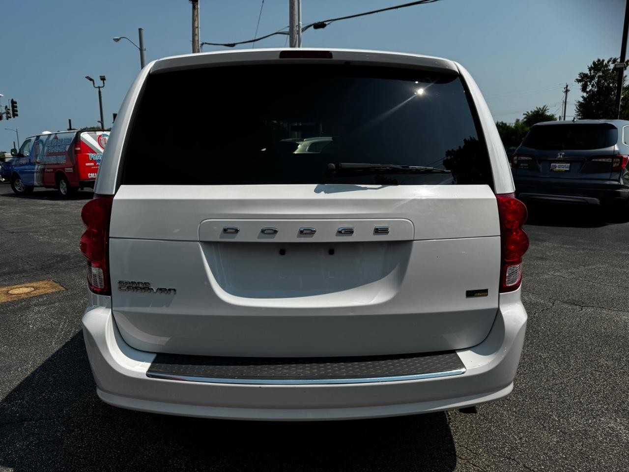 Dodge Grand Caravan Vehicle Full-screen Gallery Image 06