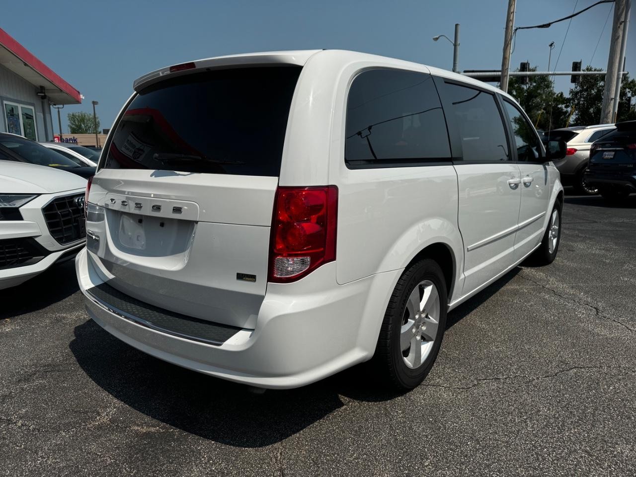 Dodge Grand Caravan Vehicle Full-screen Gallery Image 07